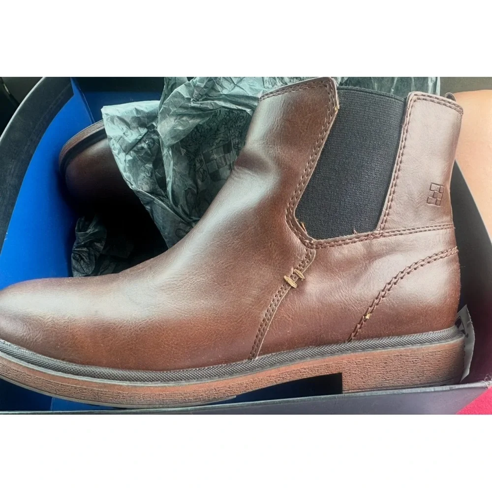 Vince Camuto Men's Brown Leather Chukka Boot with Elastic Side Panels
